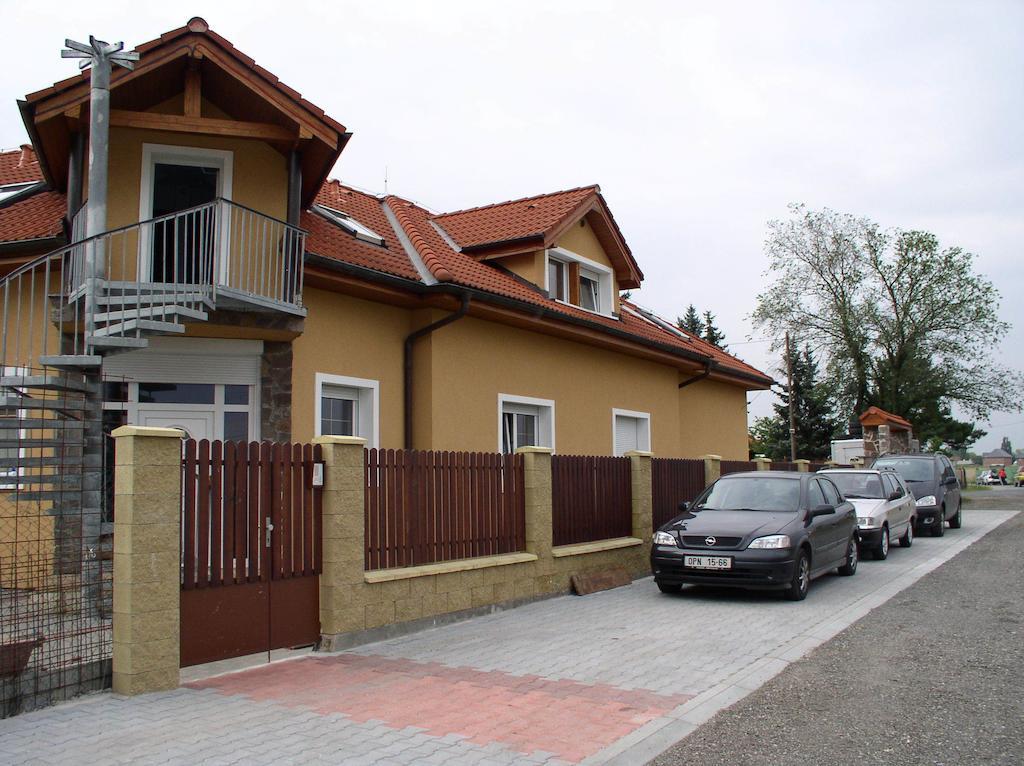 Penzion Rozkos Průhonice Exterior foto