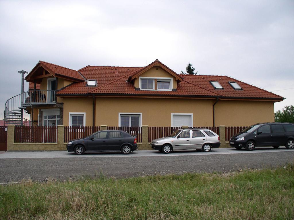 Penzion Rozkos Průhonice Exterior foto